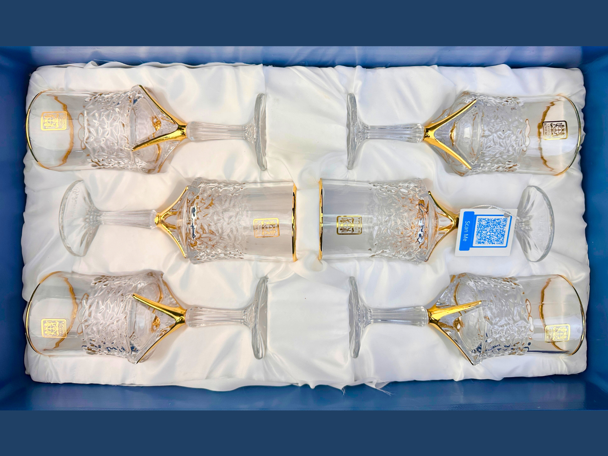 طقم كاسات كريستال بوهيمي موديل ملوكي نيكوليت بنقوش بارزة وقاعدة ذهبية ملكية