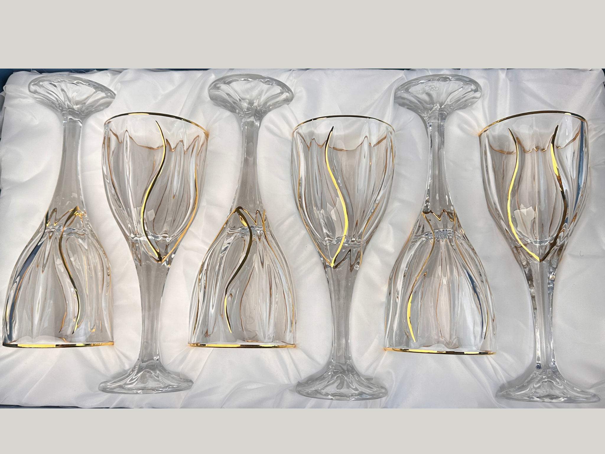 طقم كاسات مناسب لتنسيق النيش وجهاز العروسة